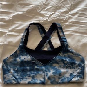 Lululemon sports bra size 6